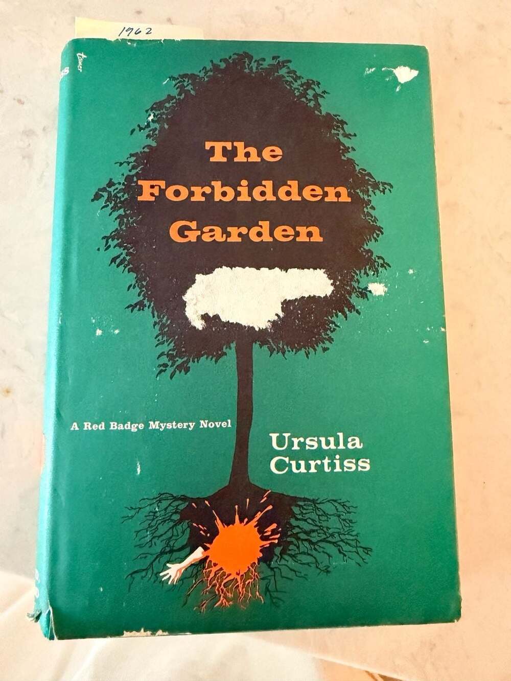 The forbidden garden (Red badge detective) by Ursula Curtis: Good Hardcover